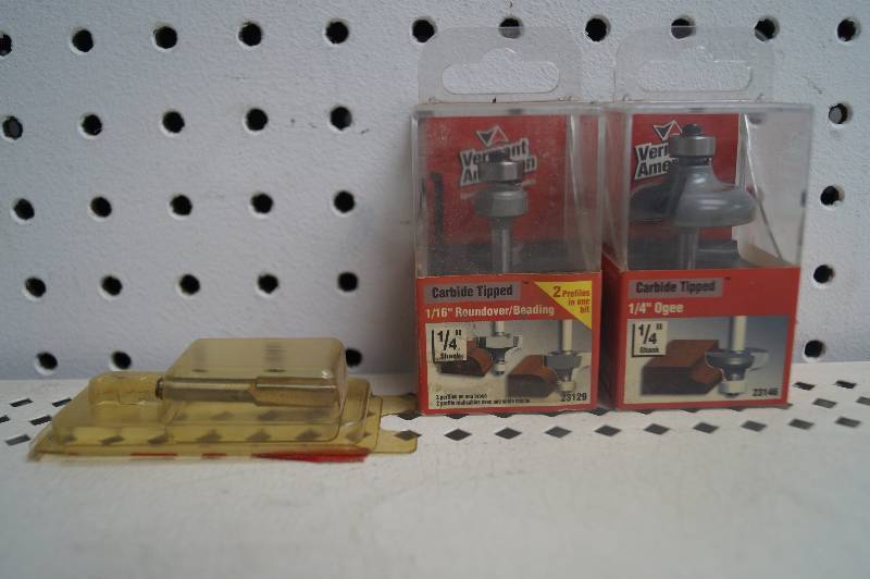 lot 46 image: Router bits