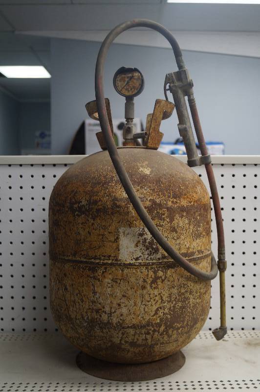 lot 31 image: Air tank
