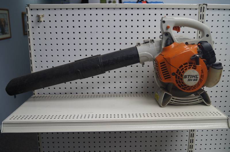 lot 5 image: Stihl blower