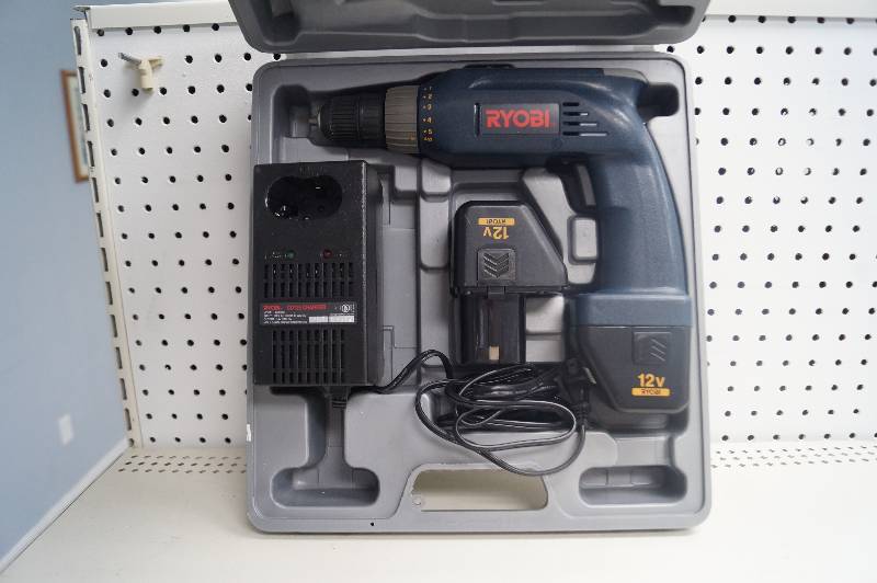 lot 6 image: Ryobi drill