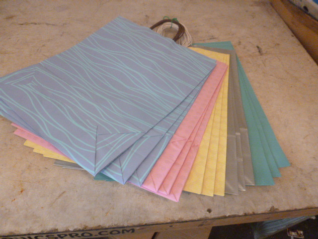 lot 20 image: 15 Gift Bags