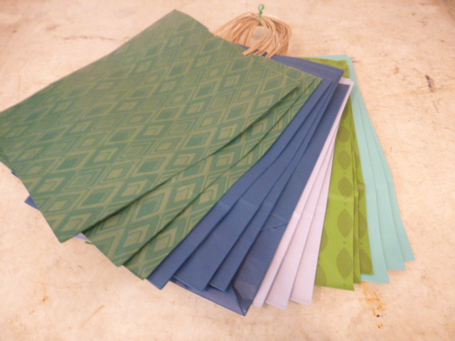 lot 21 image: 15 Gift Bags