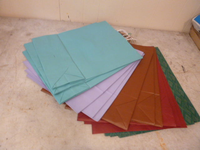 lot 23 image: 15 Gift Bags