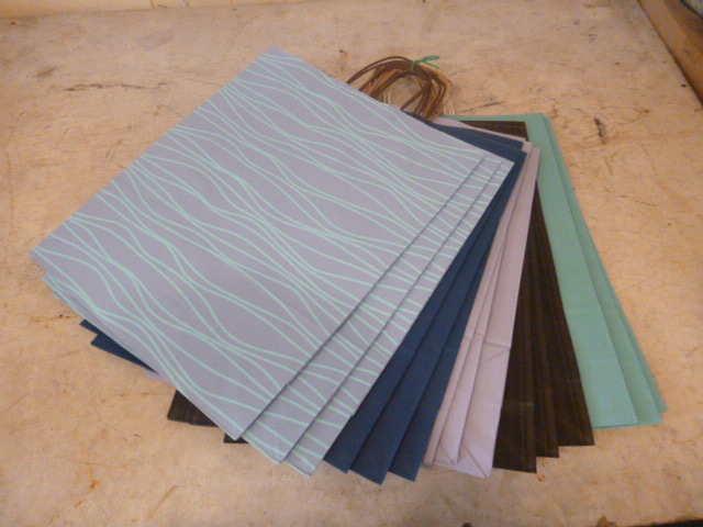 lot 26 image: 15 Gift Bags