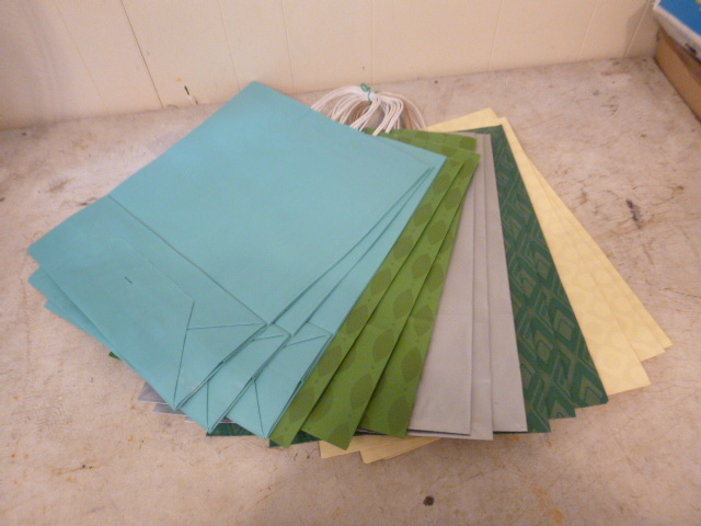 lot 28 image: 15 Gift Bags