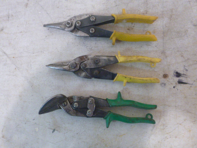 lot 33 image: 3 Tin Snips