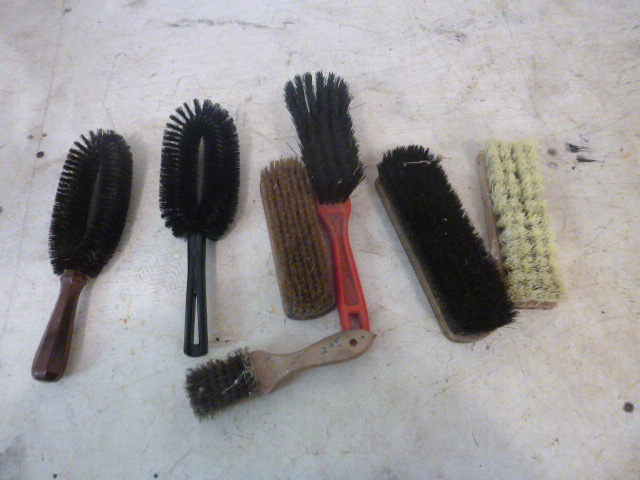 lot 48 image: 7 Miscellaneous Brushes
