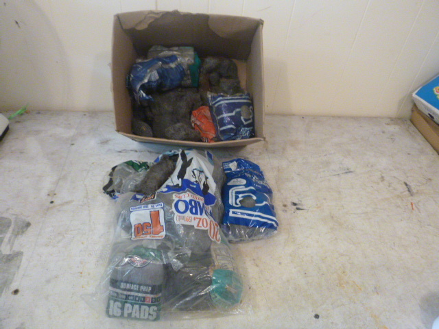lot 49 image: Lot of Steel Wool Pads