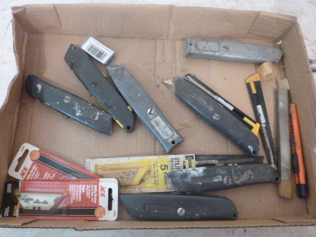 lot 52 image: Miscellaneous Utility Knives