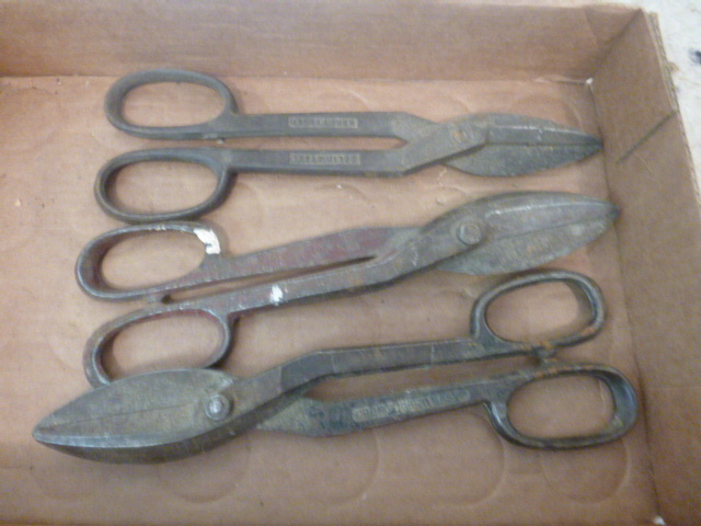 lot 59 image: 3 Snips