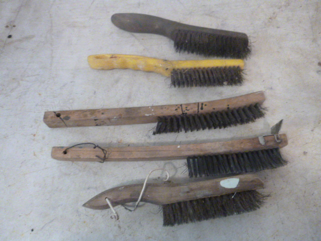 lot 68 image: 5 Wire brushes