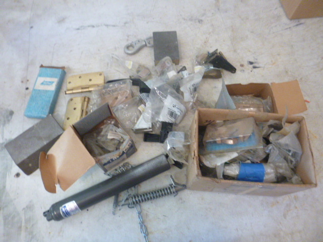 lot 74 image: Miscellaneous Hardware