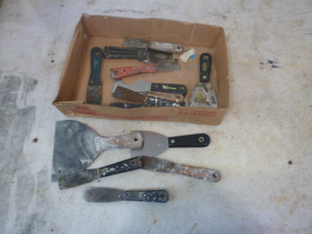 lot 76 image: Miscellaneous Putty Knives