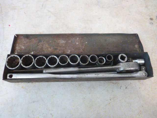 lot 88 image: Craftsman 12 Socket Set