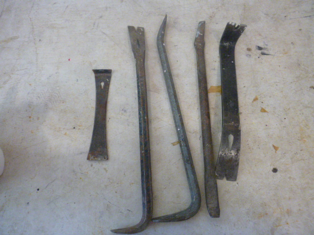 lot 100 image: Miscellaneous Pry Bars