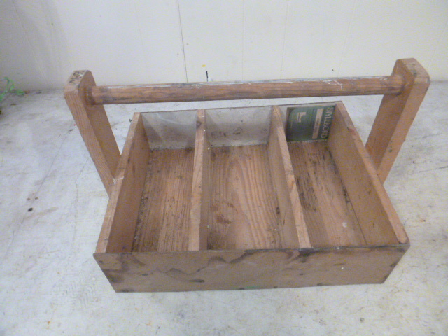 lot 105 image: Wood Toolbox