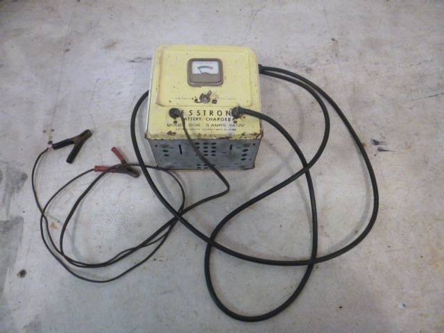 lot 111 image: Older Esstron Battery Charger