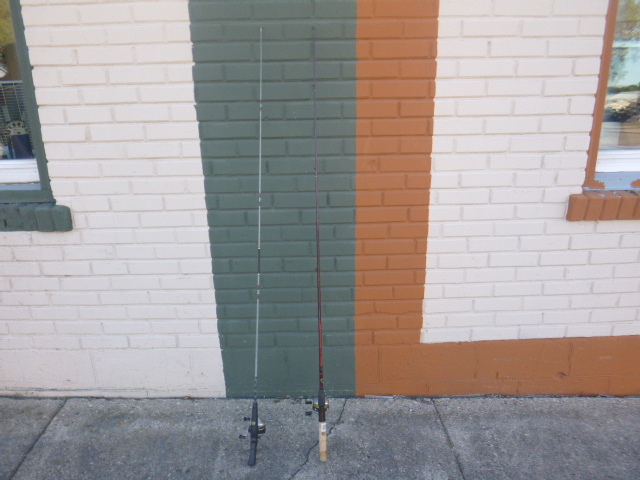 lot 121 image: 2 Zebco Reels