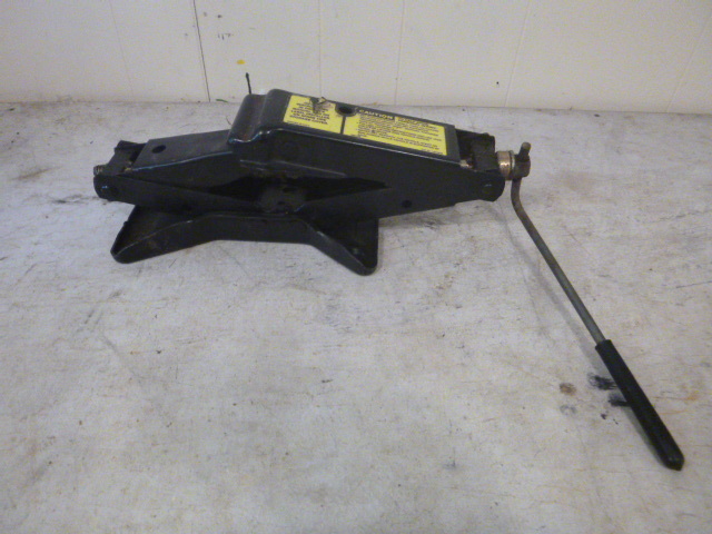 lot 129 image: Small Scissor Jack