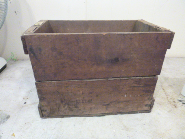 lot 142 image: Vintage Crate