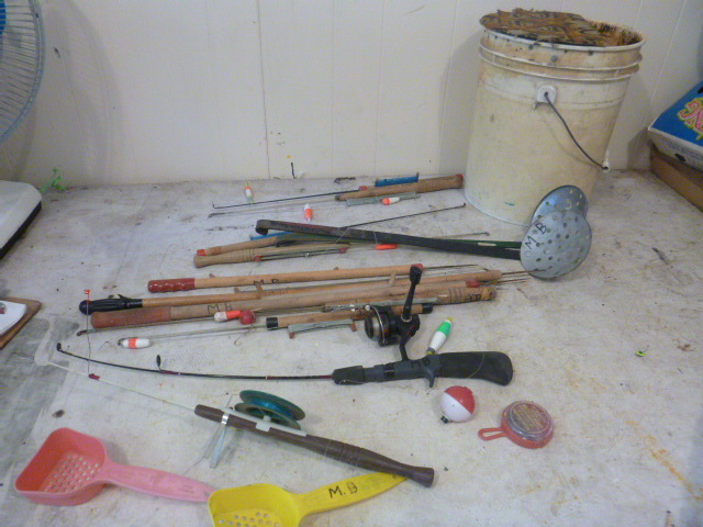 lot 153 image: Miscellaneous Ice Fishing Items