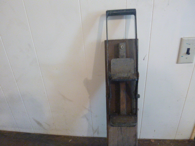 lot 157 image: Can Crusher