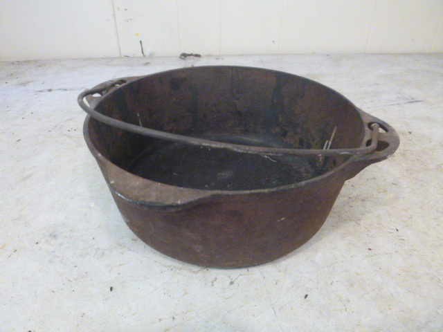 lot 159 image: Cast Iron Pot