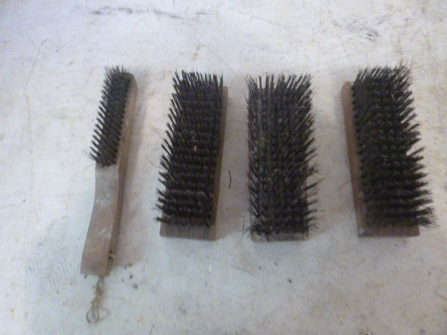 lot 164 image: 4 Wire Brushes