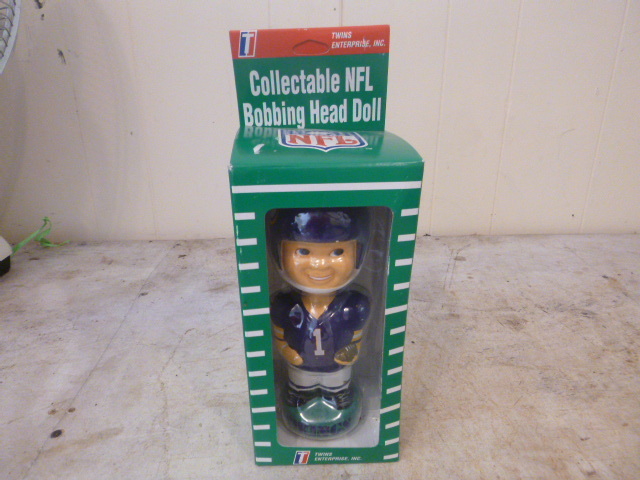 lot 182 image: Twins Enterprise Collectible NFL Minnesota Vikings Bobble Head