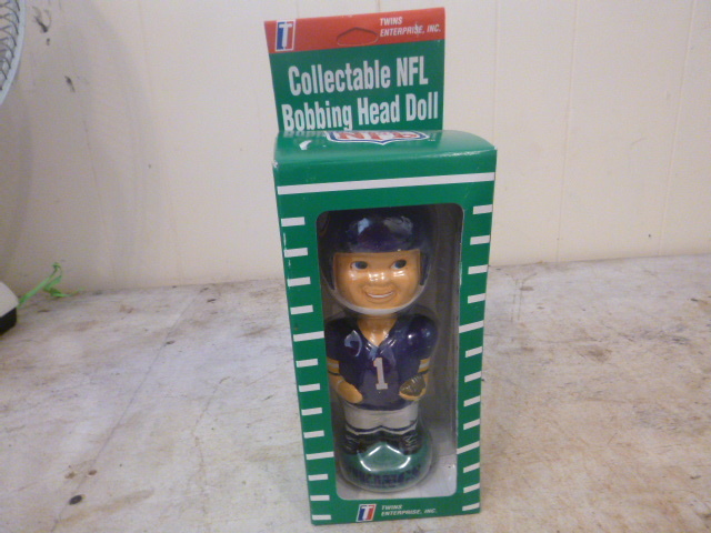 lot 183 image: Twins Enterprise Collectible NFL Minnesota Vikings Bobble Head