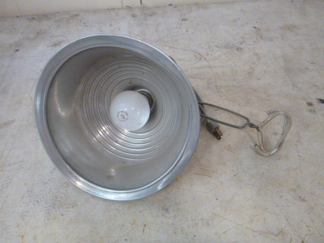 lot 207 image: Clamp-On Heat Lamp