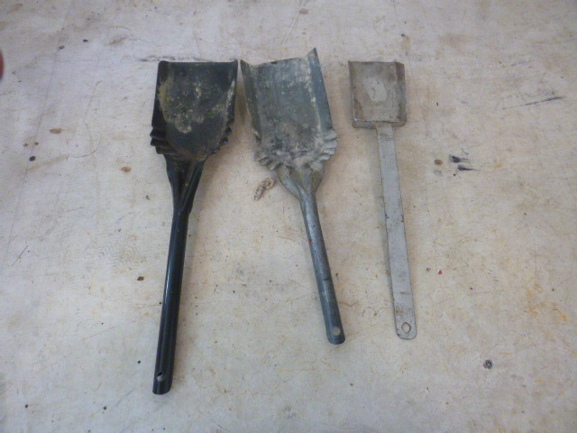 lot 210 image: 3 Ash Shovels