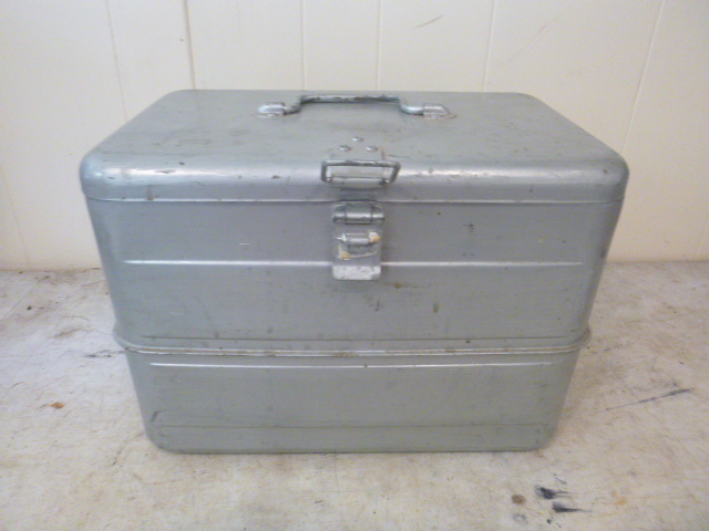 lot 213 image: Vintage Metal Cooler
