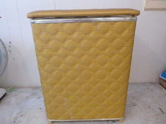 lot 215 image: Clothes Hamper