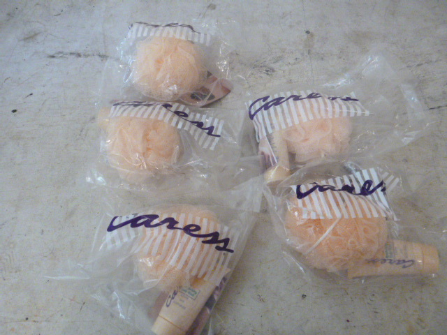 lot 221 image: 5 Body Wash Loofah Packages