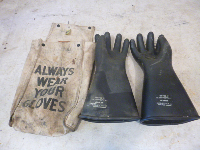 lot 233 image: White Rubber Co. Electrician Gloves