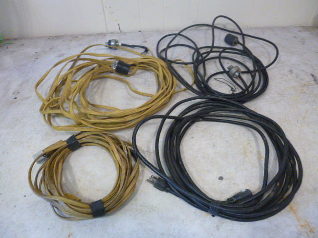 lot 237 image: 4 Extension Cords