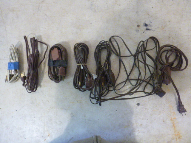 lot 238 image: 7 Extension Cords