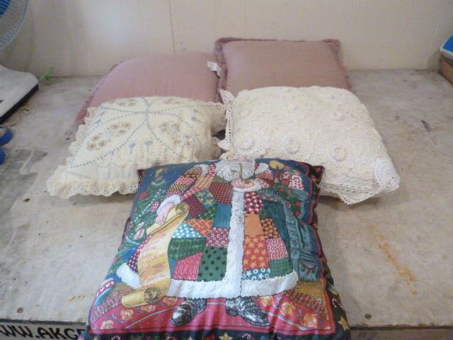 lot 240 image: 5 Throw Pillows