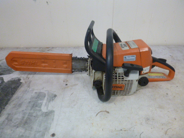 lot 5 image: Stihl 025 Chainsaw
