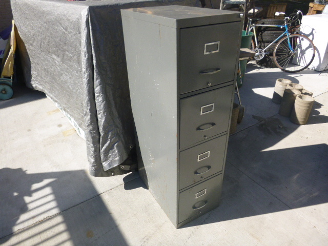 lot 257 image: 4 Drawer File Cabinet