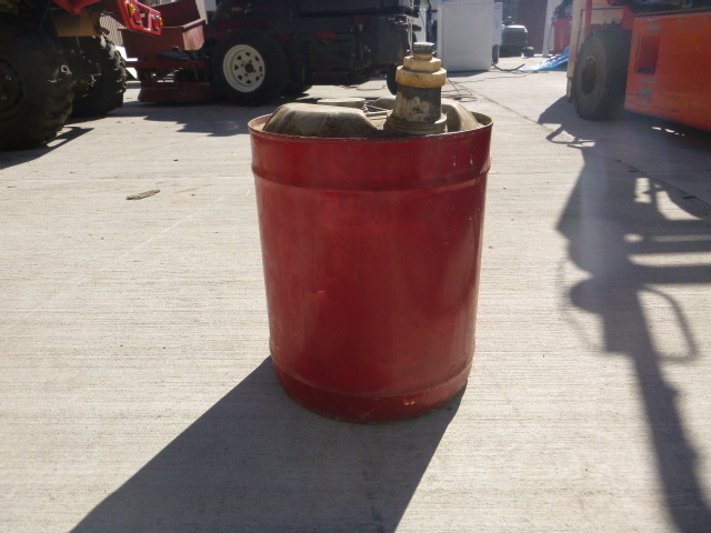 lot 260 image: 5 Gallon Metal Gas Can