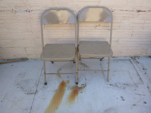 lot 267 image: 2 Metal Folding Chairs