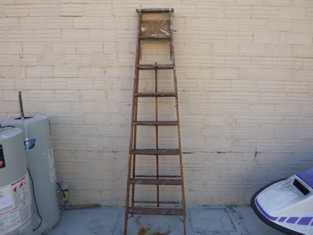 lot 269 image: Wood Step Ladder