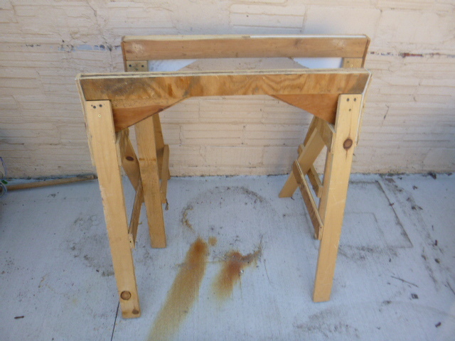lot 272 image: 2 Wood Saw Horses