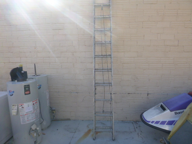 lot 273 image: Aluminum Extension Ladder