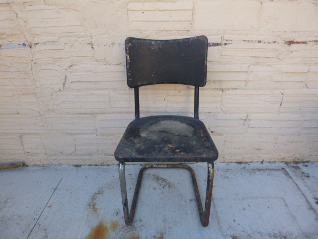 lot 275 image: Vintage Metal Chair