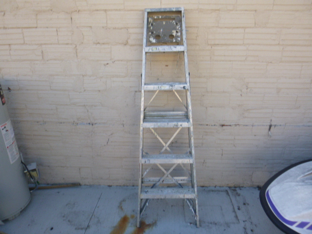 lot 276 image: Aluminum Step Ladder