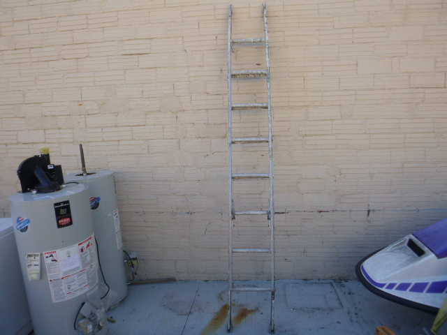 lot 281 image: Aluminum Extension Ladder