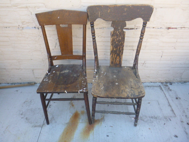 lot 285 image: 2 Vintage Chairs